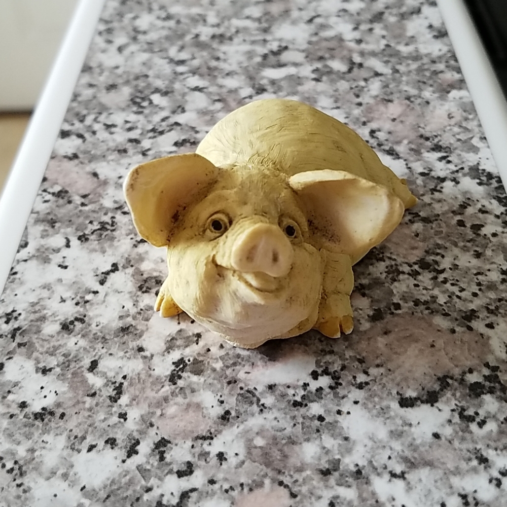 Happy Yellow Pig Figurine - 2000 Sealmark - Picture 2 of 4